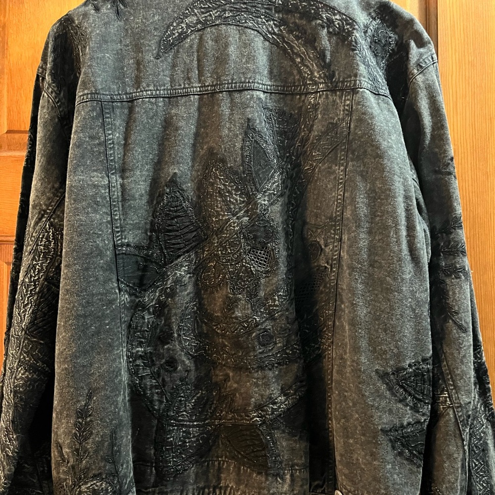 Chico's light weight Black Jean Jacket embroidered details size 3 - Picture 5 of 7